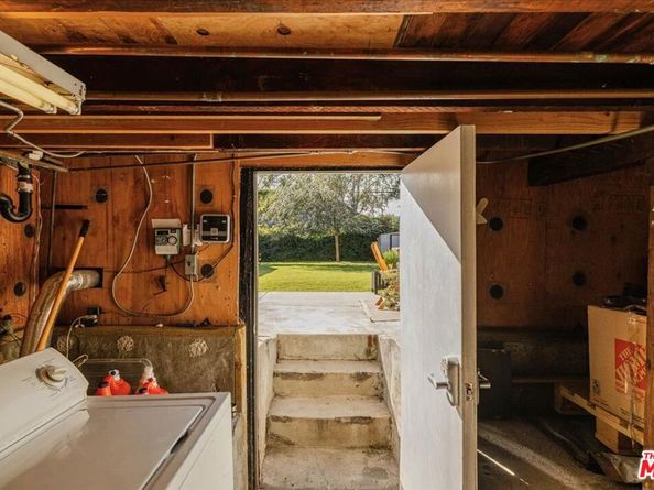 3764 Valleybrink Road, Los Angeles CA 90039