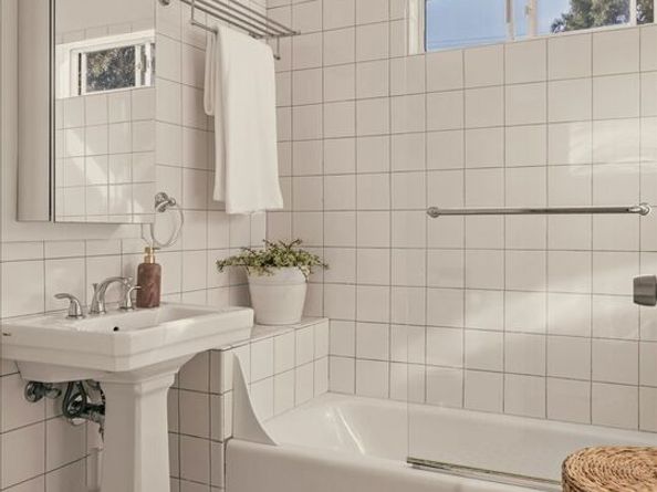 3764 Valleybrink Road, Los Angeles CA 90039