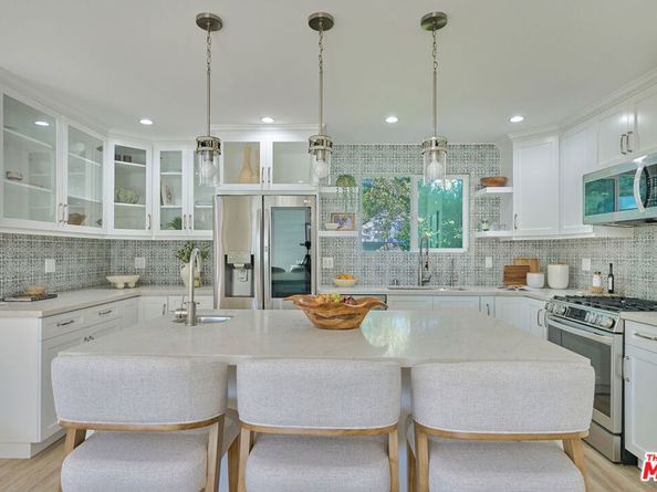 4211 W Woodland Avenue, Burbank CA 91505