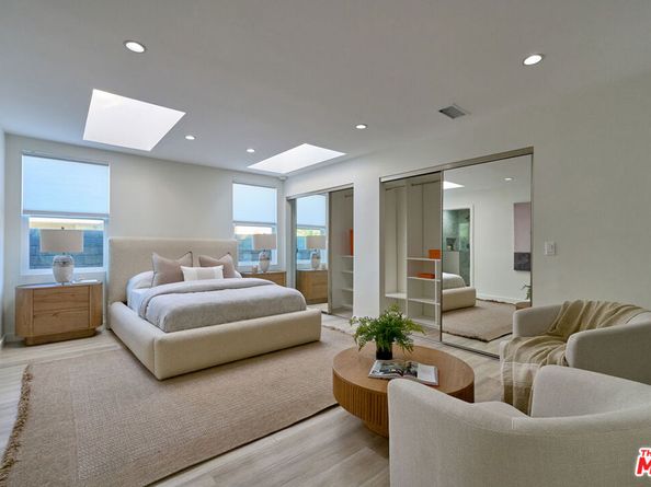 4211 W Woodland Avenue, Burbank CA 91505