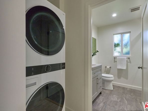 4211 W Woodland Avenue, Burbank CA 91505