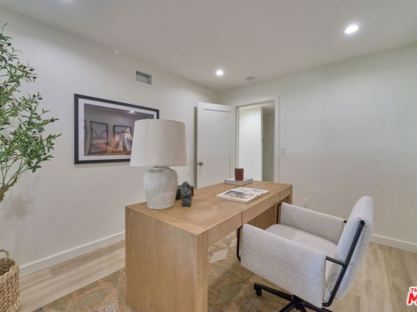 4211 W Woodland Avenue, Burbank CA 91505