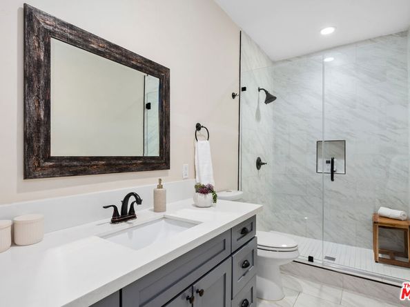 2525 W 81st Street, Inglewood CA 90305