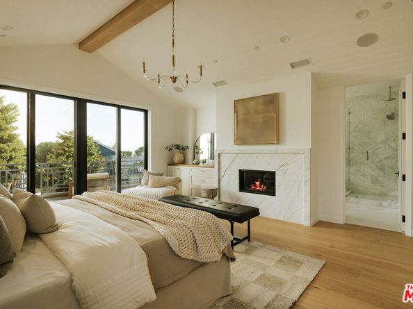 1726 Pier Avenue, Santa Monica CA 90405