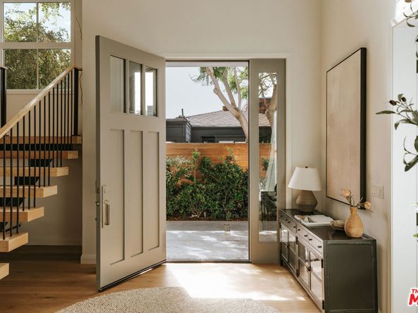1726 Pier Avenue, Santa Monica CA 90405
