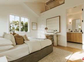 1726 Pier Avenue, Santa Monica CA 90405