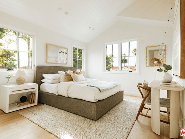1726 Pier Avenue, Santa Monica CA 90405