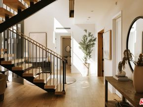 1726 Pier Avenue, Santa Monica CA 90405
