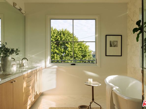 1726 Pier Avenue, Santa Monica CA 90405