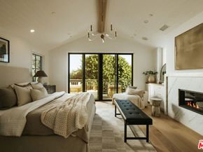 1726 Pier Avenue, Santa Monica CA 90405