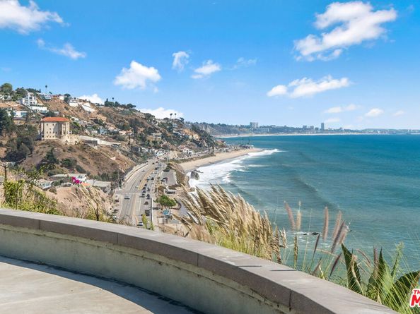 18244 Coastline Drive, Malibu CA 90265