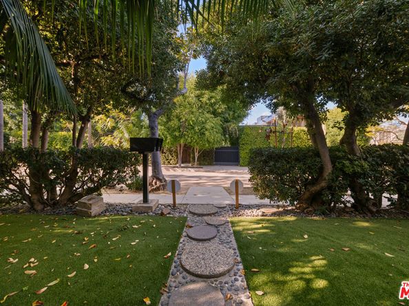 8720 Ashcroft Avenue, West Hollywood CA 90048