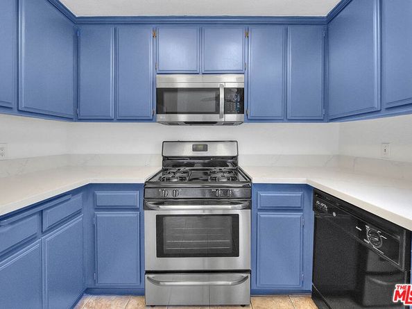 8741 Darby Avenue 16, Northridge CA 91325