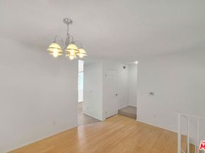 8741 Darby Avenue 16, Northridge CA 91325