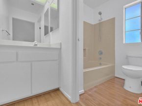 8741 Darby Avenue 16, Northridge CA 91325