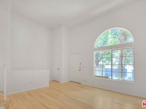 8741 Darby Avenue 16, Northridge CA 91325