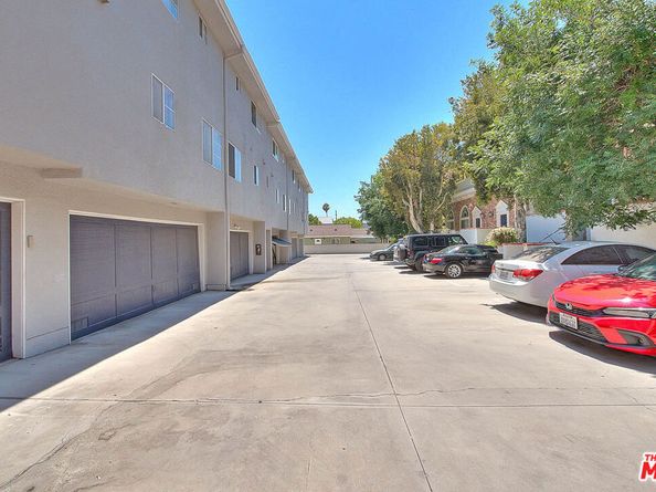 8741 Darby Avenue 16, Northridge CA 91325