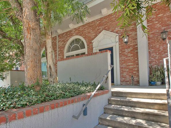 8741 Darby Avenue 16, Northridge CA 91325