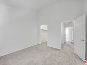 8741 Darby Avenue 16, Northridge CA 91325