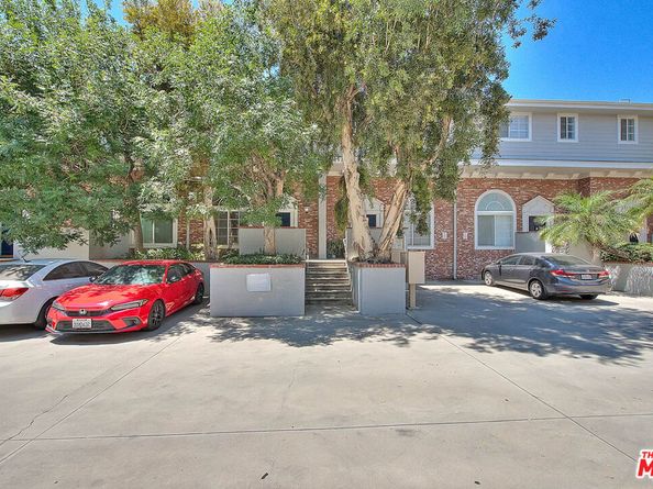 8741 Darby Avenue 16, Northridge CA 91325