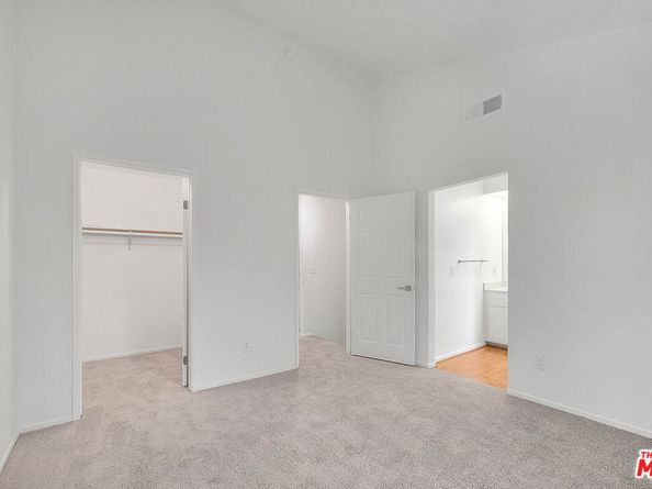 8741 Darby Avenue 16, Northridge CA 91325