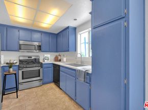 8741 Darby Avenue 16, Northridge CA 91325