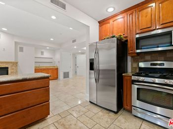 16123 W Sunset Boulevard