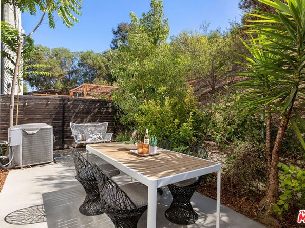 2526 N Via Artis Avenue, Los Angeles CA 90039