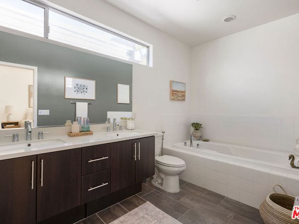 2526 N Via Artis Avenue, Los Angeles CA 90039