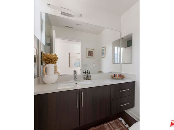 2526 N Via Artis Avenue, Los Angeles CA 90039