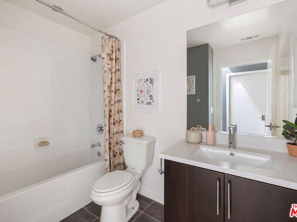 2526 N Via Artis Avenue, Los Angeles CA 90039