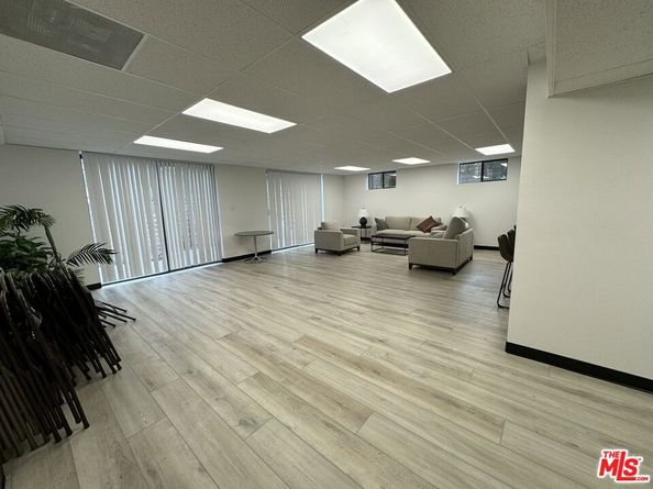13331 Moorpark Street 123, Sherman Oaks CA 91423