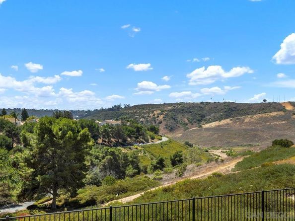 408 Shadow Tree Dr, Oceanside CA 92058