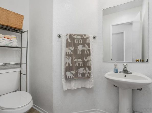 408 Shadow Tree Dr, Oceanside CA 92058