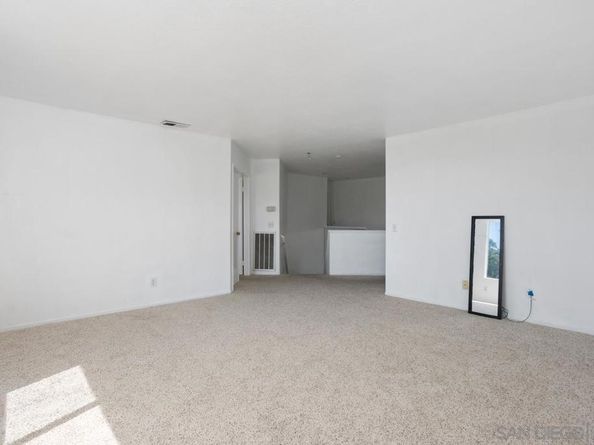 408 Shadow Tree Dr, Oceanside CA 92058