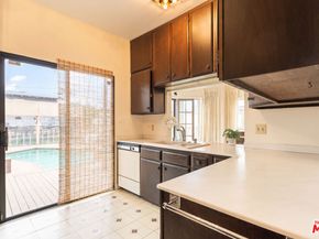 1966 N Van Ness Avenue, Los Angeles CA 90068