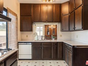 1966 N Van Ness Avenue, Los Angeles CA 90068