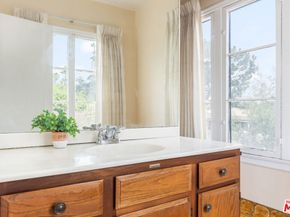 1966 N Van Ness Avenue, Los Angeles CA 90068