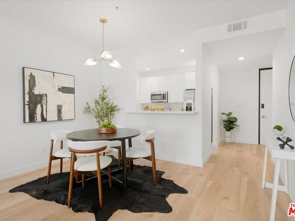 625 S Berendo Street 212, Los Angeles CA 90005