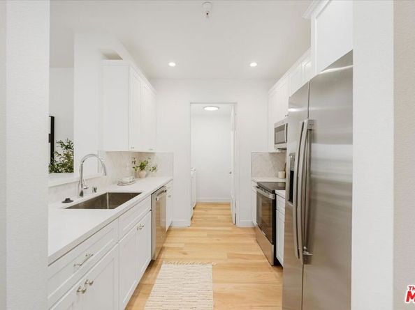 625 S Berendo Street 212, Los Angeles CA 90005