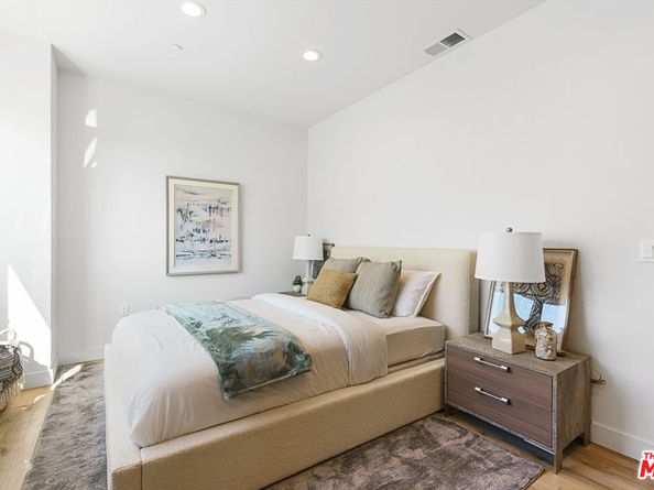 14651 W Sara Lane, Panorama City CA 91402