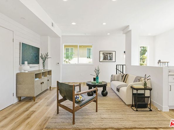 14651 W Sara Lane, Panorama City CA 91402