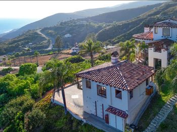 4240 Avenida De La Encinal