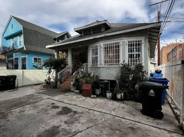 315 W 47th Street, Los Angeles CA 90037