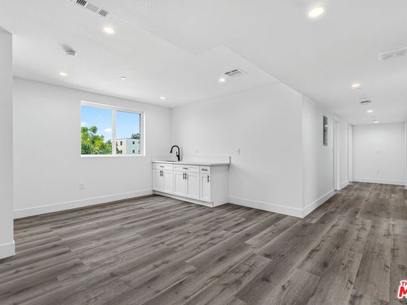 1597 W 37th Street, Los Angeles CA 90018