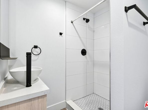 1597 W 37th Street, Los Angeles CA 90018