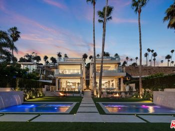 938 -940 Palisades Beach Road