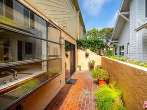 802 3rd Street B, Santa Monica CA 90403