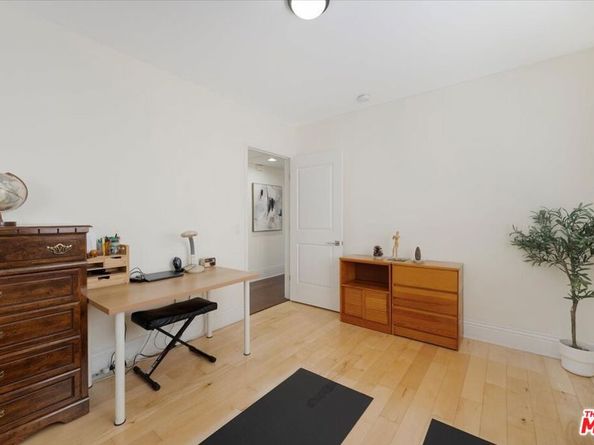 147 N Berendo Street 202, Los Angeles CA 90004