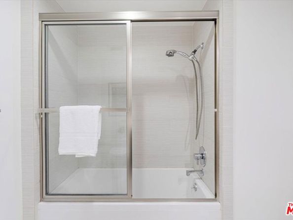 147 N Berendo Street 202, Los Angeles CA 90004